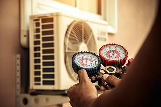 Professional Hvac Maintenance technician working in Baytown, TX